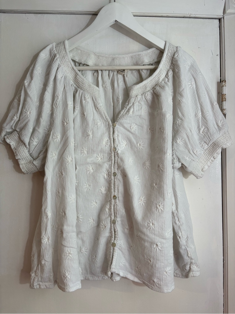 Lucky Brand White Embroidered Button-Front Short Sleeve Blouse - Picture 3 of 7